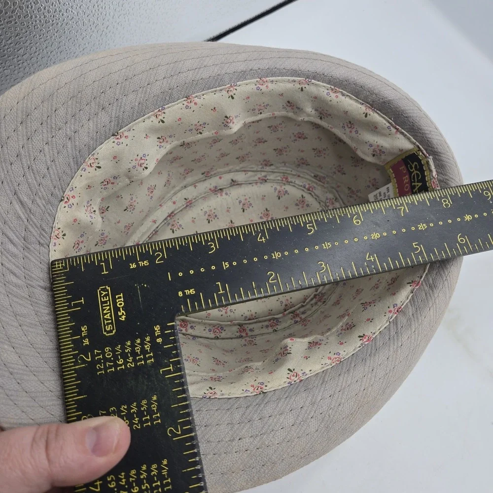 Scala Pronto Fedora Light Gray With Cloth Flower Accent Pre-Owned Linen Vintage